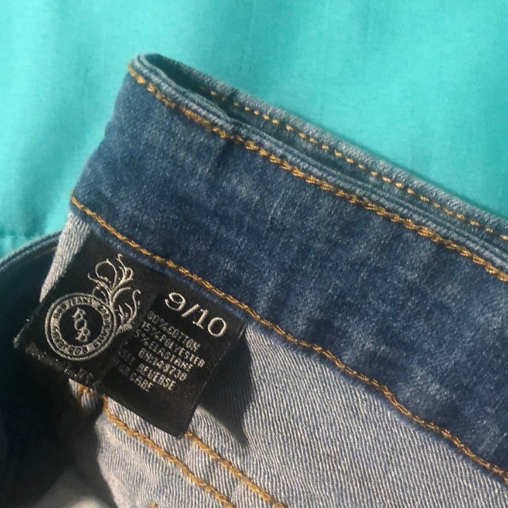 Distressed jeans - Picture 2 of 3